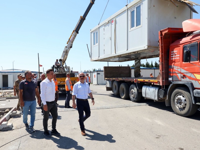 Adıyaman'da konteynerlerin kaldırma çalışması başladı